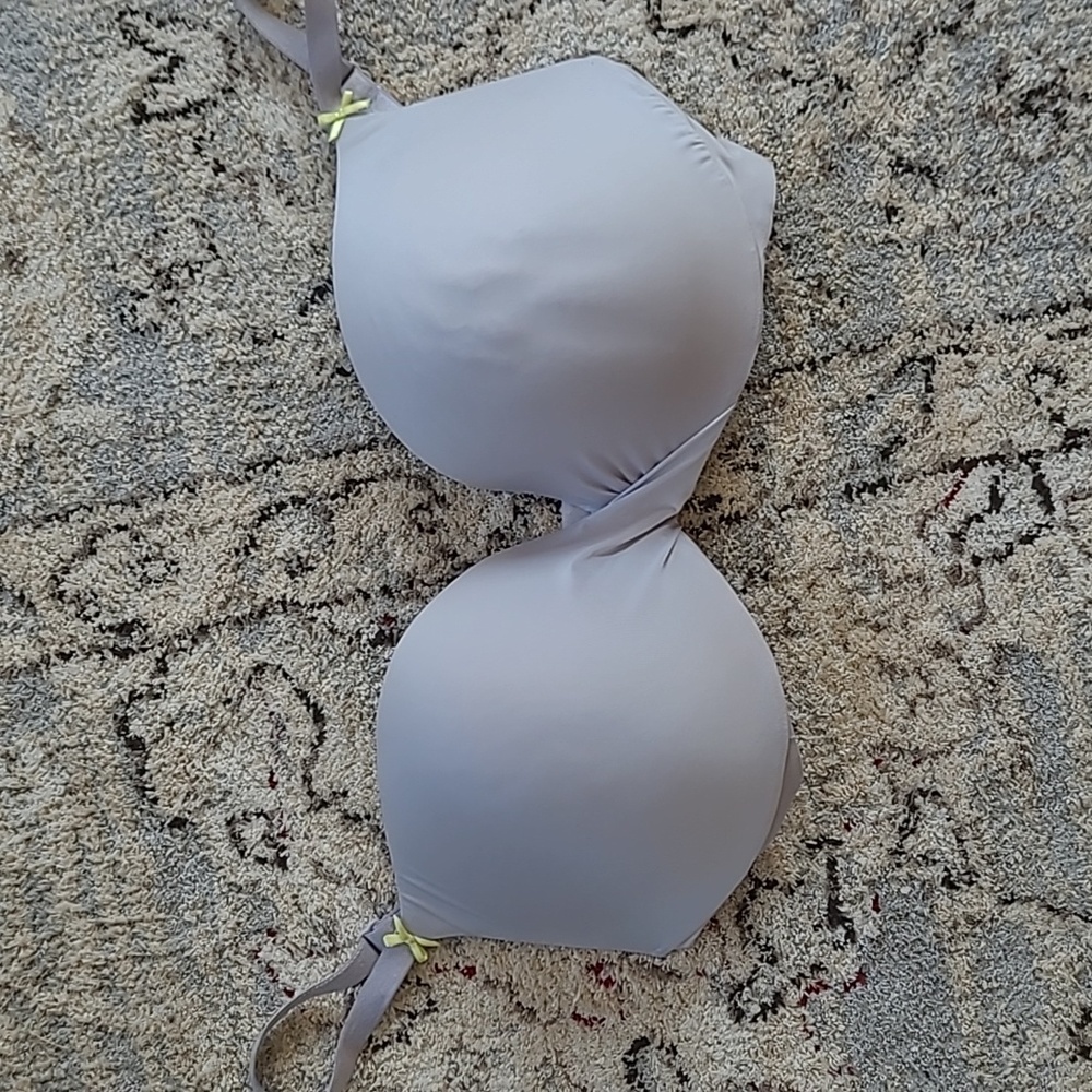 VERY NICE VICTORIA'S SECRET BRA